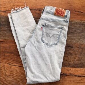 Levi’s 311 Shaping Skinny